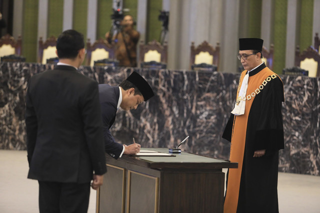 Wakil Menteri Keuangan Thomas A.M. Djiwandono dilantik sebagai Anggota Dewan Komisioner OJK Ex-officio Kemenkeu, Kamis (6/2/2025). Foto: Dok. OJK