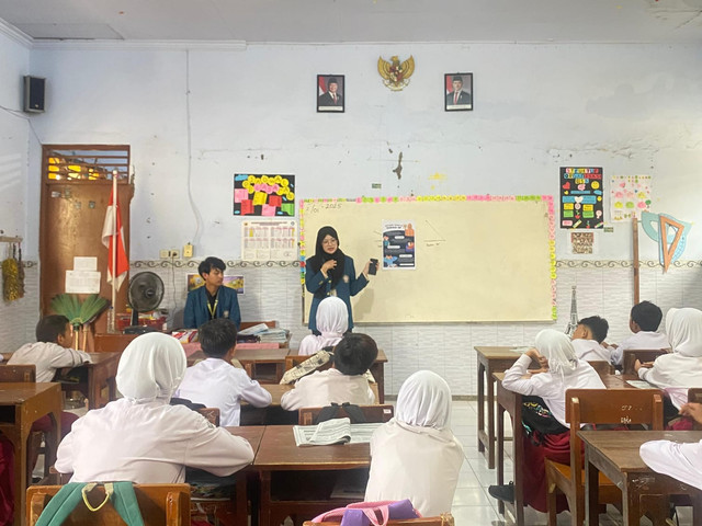 Pemaparan Bahaya Radiasi HP di SDN 1 Kemplong