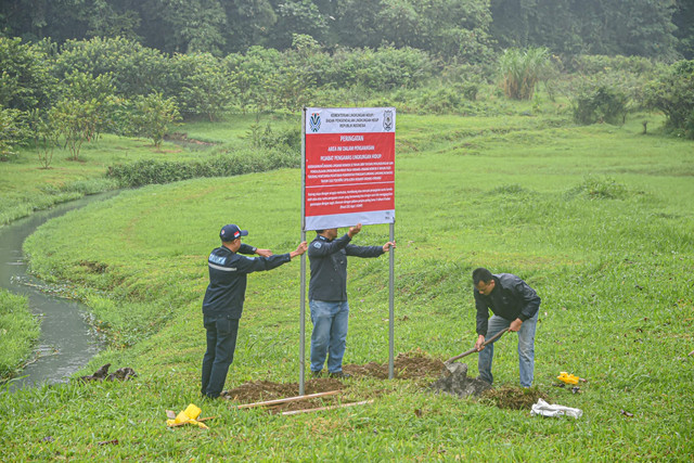 Kementerian Lingkungan Hidup (KLH) segel Kawasan Ekonomi Khusus (KEK) Lido. Foto: KLH