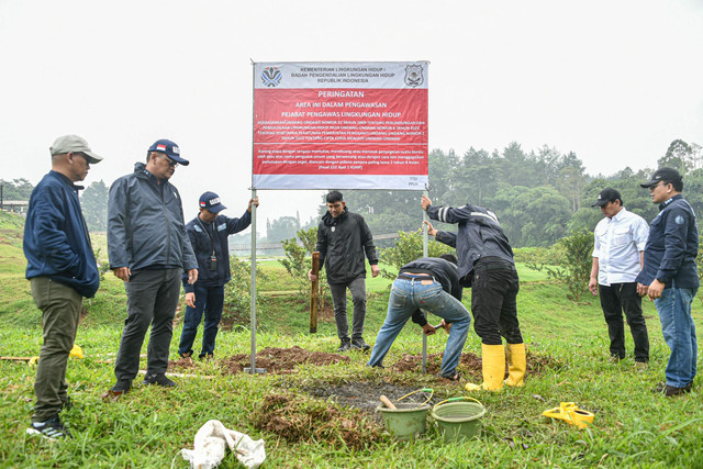 Kementerian Lingkungan Hidup (KLH) segel Kawasan Ekonomi Khusus (KEK) Lido. Foto: KLH