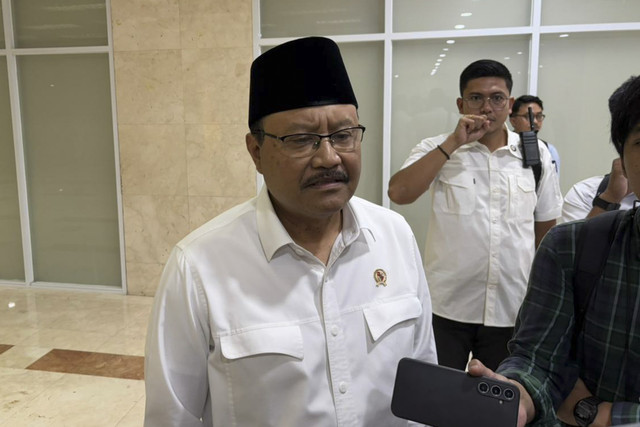 Menteri Sosial, Saifullah Yusuf atau Gus Ipul ditemui di gedung Parlemen, Jakarta pada Kamis (6/2/2025). Foto: Abid Raihan/kumparan