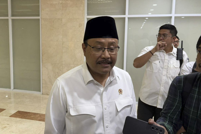 Menteri Sosial, Saifullah Yusuf atau Gus Ipul ditemui di gedung Parlemen, Jakarta pada Kamis (6/2/2025). Foto: Abid Raihan/kumparan