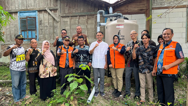 Sejumlah Kepala OPD Pemkab Bojonegoro saat kunjungi Instalasi Pemanen Air Hujan (IPAH) di Dusun Kramanan, Desa Jatimulyo, Kecamatan Tambakrejo, Kabupaten Bojonegoro. (Aset: Istimewa)