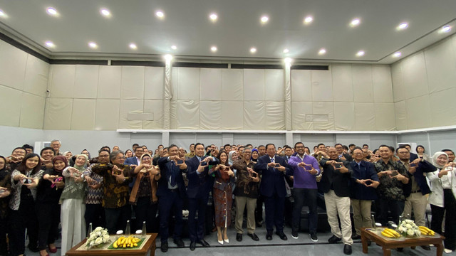 Presiden ke-6 RI, Susilo Bambang Yudhoyono (SBY) menghadiri Anugerah Avirama Nawasena Innovation In Environmental Social Governance (ESG) Award 2024 di Amartha Village, Cilandak, Jakarta Selatan, Rabu (5/2/2025). Foto: Dok. Istimewa