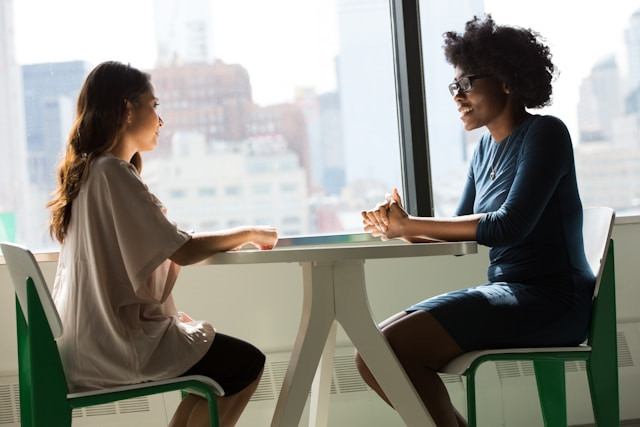 Cara Menjawab Gaji yang Diharapkan Saat Interview. Foto Hanya Ilustrasi, Bukan Sebenarnya. Sumber Foto: Unsplash.com/Christina @ wocintechchat.com