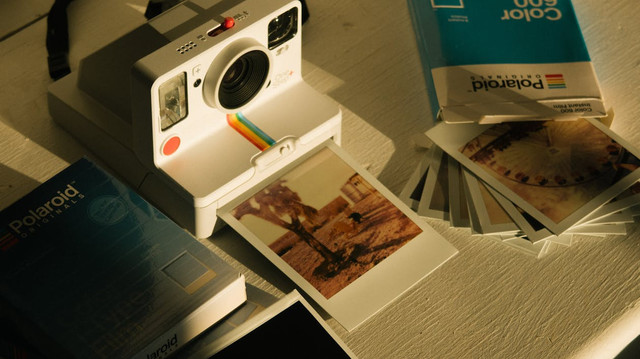 Ilustrasi Cara Buka Photocard Holder,Foto:Pexels/Athena Sandrini