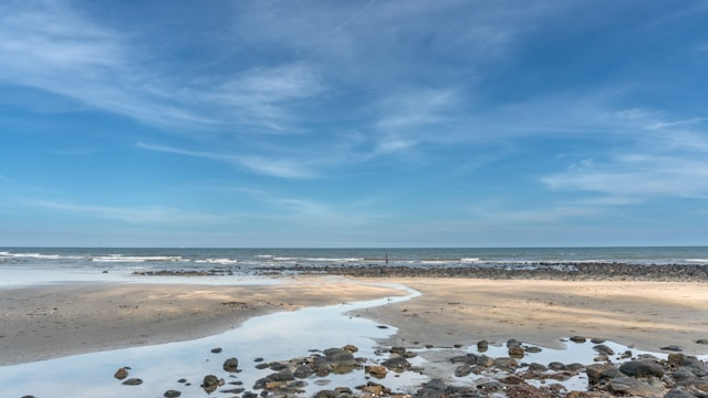 Pantai Cemara Kembar, foto hanya ilustrasi, bukan tempat sebenarnya: Unplash/Ajai Arif