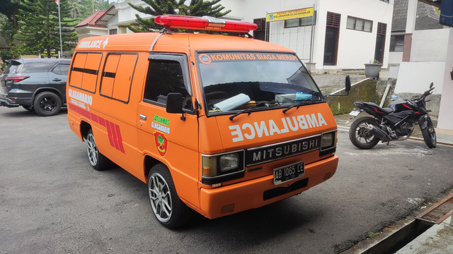 Mobil ambulans di kantor Kalurahan Glagaharjo, Kabupaten Sleman. Dok: Ist.