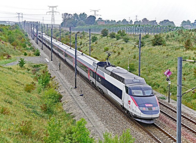 Tips war tiket kereta api untuk mudik Lebaran 2025. Foto hanya ilustrasi, bukan tempat yang sebenarnya. Sumber: Pixabay/hpgruesen