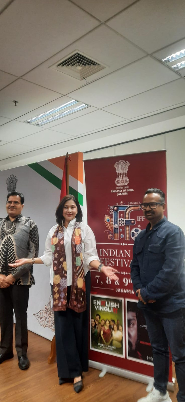 Ayu Azhari dubbing suara tokoh Sridevi untuk film English Vinglish yang akan tayang di Indian Film Festival 2025. Foto: Istimewa