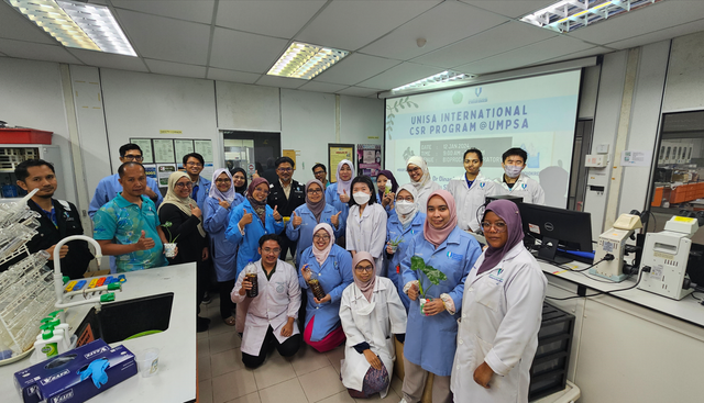 Foto Bersama setelah selesai kegiatan Penyuluhan Pembuatan Ecoenzyme (dokumentasi pribadi)