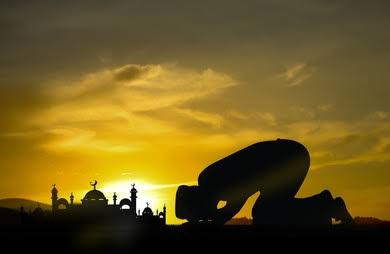 Gambar: Salat Sumber:Shutterstock.com