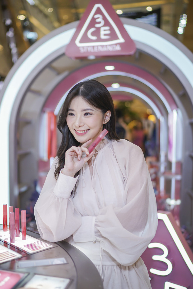 Grand launching brand makeup Korea, 3CE, di 3CE Pink Space Central Park Mall, Jakarta Barat, Selasa (4/2/2025). Foto: Dok. 3CE