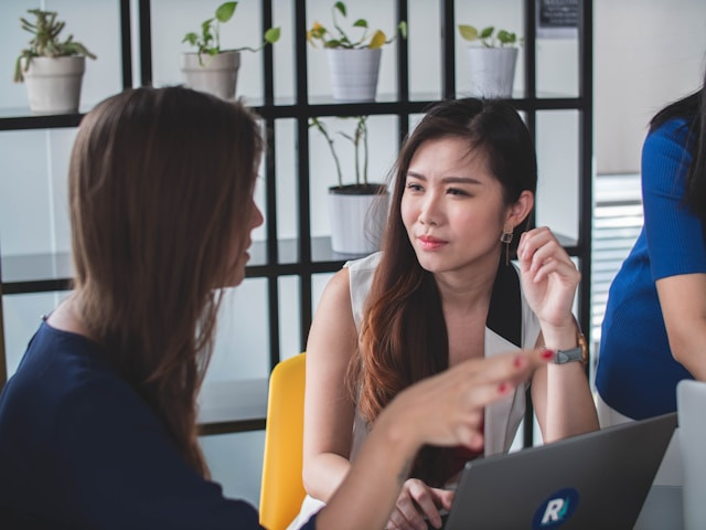 Cara Menolak Tawaran Kerja karena Sudah Diterima di Tempat Lain. Foto Hanya Ilustrasi. Sumber Foto: Unsplash.com/Mimi Thian