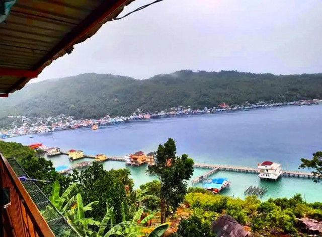 Terlihat rumah-rumah masyarakat di atas laut,Tarempa, Anambas (Foto: Koleksi Pribadi)