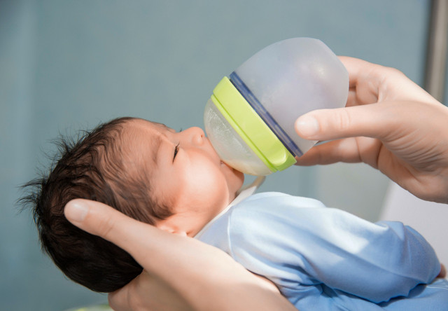 Botol susu bayi dari silikon disebut lebih aman oleh para peneliti. (Sumber: Freepik.com)