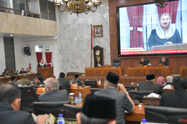 Wali Kota Semarang, Hevearita Gunaryanti atau Mbak Ita saat memberikan sambutan terakhir pada Rapat Paripurna, Jumat (7/2/2025). Foto: Dok. Istimewa