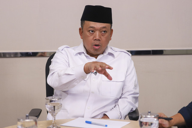 Menteri Agraria dan Tata Ruang Nusron Wahid menjawab pertanyaan pemimpin Redaksi kumparan Arifin Asydhad dan VP of Content Strategy & Innovation kumparan Ikhwanul Habibi saat Program Info A1 kumparan di Jakarta, Jumat (7/2/2025). Foto: Iqbal Firdaus/kumparan