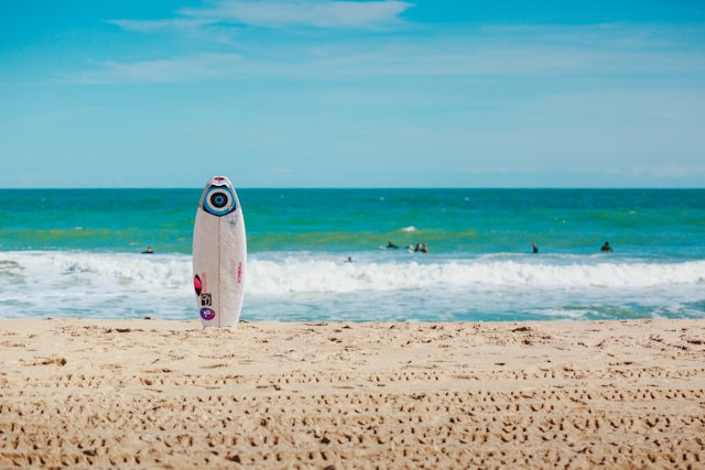 Pantai Batu Karas Pangandaran. Foto hanya ilustrasi, bukan tempat sebenarnya. Sumber: Unsplash/Lacie Slezak