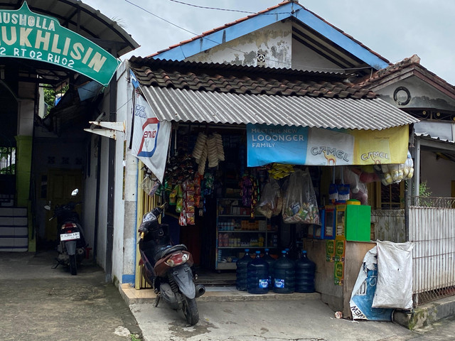 Warung Pengecer LPG 3 Kg di Citayam, Kabupaten Bogor, Sabtu (8/2). Foto: Muhammad Fhandra/kumparan