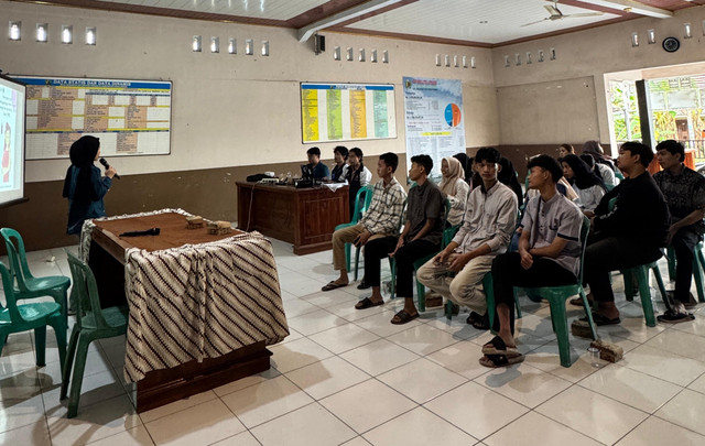 Dokumentasi Sosialisasi dan Penyuluhan Anemia pada Kegiatan Posyandu Remaja. Kredit Foto: Adristy Bhanulaksmi Lintang Pramastri/Mahasiswa Undip