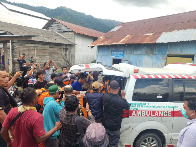 Temuan Jenazah yang diduga kuat Jurnalis Metro TV Sahril Helmi di Perairan Desa Sabatang, Maluku Utara, Sabtu (8/2). Foto: Dok. Istimewa