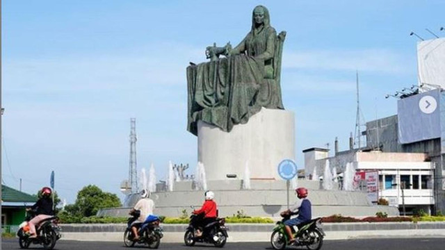 Suasana Simpang Lima Kota Bengkulu (Dokumentasi Pribadi)