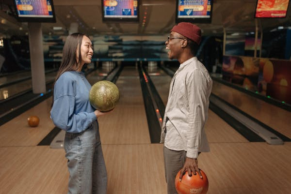 Ilustrasi Rekomendasi Tempat Main Bowling di Jakarta. Pexels