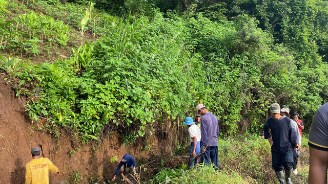 Kerja Bakti Membersihkan Lingkungan sungai. Foto : Dokumen Pribadi