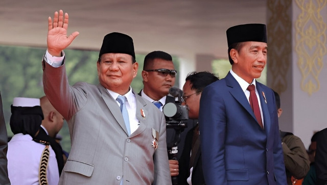 Prabowo Subianto bersama Joko Widodo pada Hari Jadi TNI Angkatan Darat ke-79. Sumber: Shutterstock