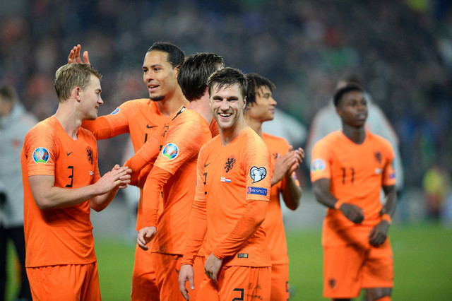 Potret Joel Veltman pada 2019 usai bela Timnas Belanda di Kualifikasi Piala Eropa 2020. Foto: Mark MARLOW / AFP