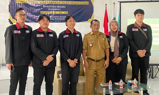 Gambar 1.1 Pembukaan Kegiatan PMM yang dilakukan bersama kepala Desa Bocek Krajan