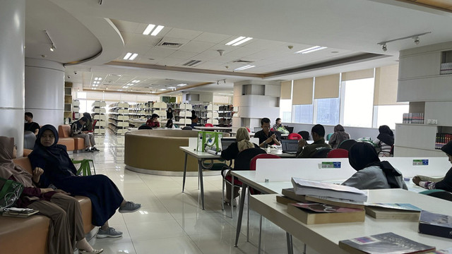 Suasana Perpustakaan Nasional RI, Jalan Medan Merdeka Selatan, Jakarta Pusat, Minggu (9/2/2025). Foto: Haya Syahira/kumparan