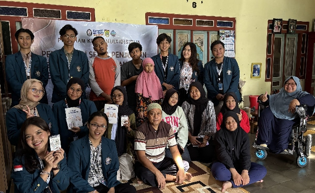 Foto Bersama dengan SHG dan Karang Taruna. Sumber: Dokumentasi Pribadi.