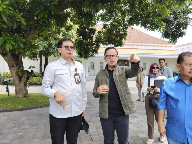 Wakil Menteri Dalam Negeri, Bima Arya, mengecek  Istana Kepresidenan Yogyakarta atau Gedung Agung, Minggu (9/2/2025). Foto: Arfiansyah Panji Purnandaru/kumparan