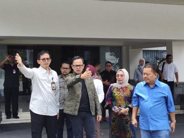 Wakil Menteri Dalam Negeri, Bima Arya, mengecek  Istana Kepresidenan Yogyakarta atau Gedung Agung, Minggu (9/2/2025). Foto: Arfiansyah Panji Purnandaru/kumparan