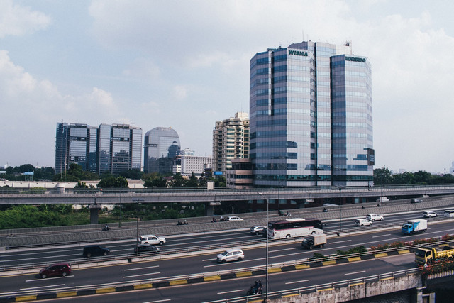 Tarif Tol Jakarta-Merak 2025. Foto hanya sebagai ilustrasi saja. Sumber: Unsplash/Ivan Samudra.