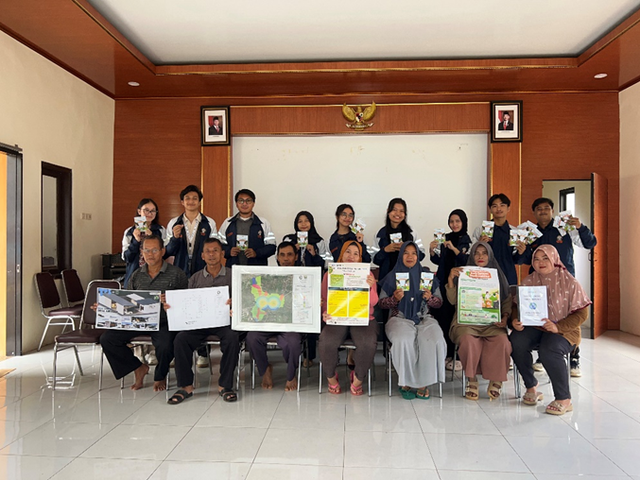 Foto Bersama Kader Bank Sampah Desa Juragan (7/2/25). Source : Pribadi