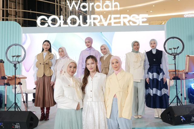 Wardah Colourverse yang Diselenggarakan di Main Atrium Senayan City Ajak Beauty Enthusiast Cek Personal Color Lewat Teknologi AI. Foto: Wardah