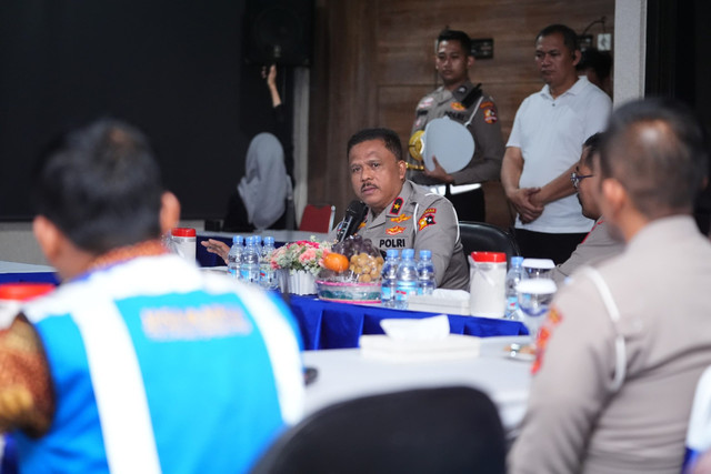 Kakorlantas Polri Brigjen Pol Agus Suryonugroho melakukan peninjauan jalur mudik dari Jakarta menuju Semarang. Foto: Korlantas Polri