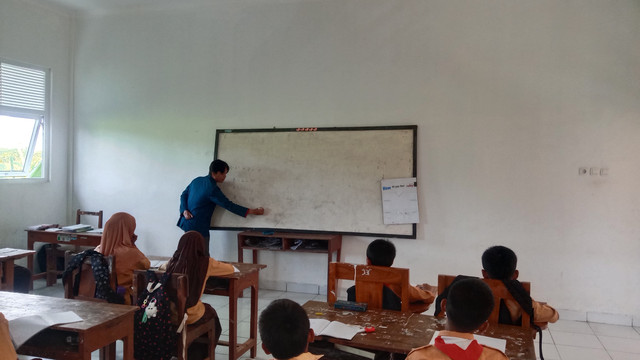 Gambar 1. Dokumentasi Pembinaan Olimpiade Matematika di SDN 02 Karangturi