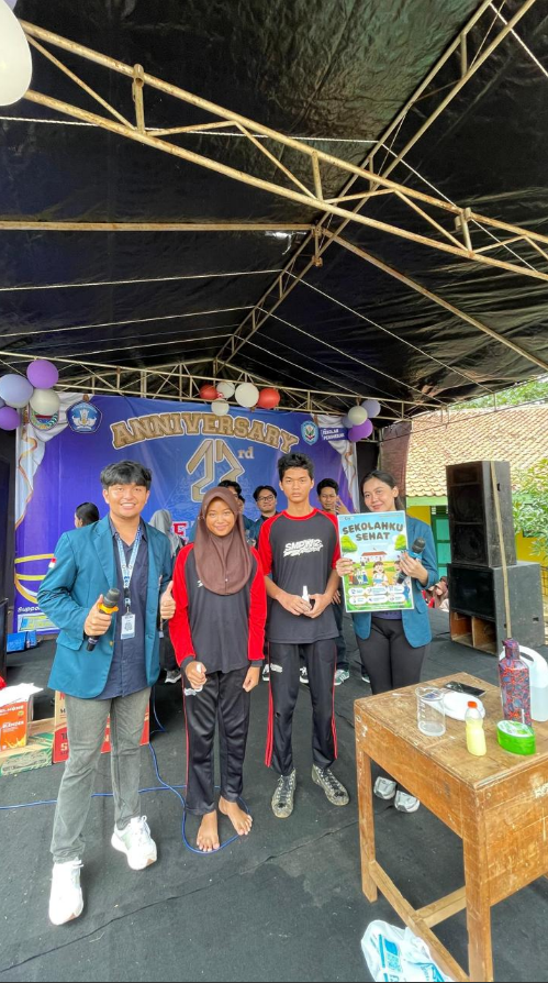 Pengarahan siswa siswi SMP pentingnya menjaga kebersihan dan pembuatan hand sanitizer yang dapat dibuat dirumah di Desa Karanggeng