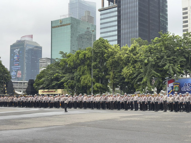 Apel gelar pasukan Operasi Keselamatan Jaya 2025 di Mapolda Metro Jaya pada Senin (10/2/2025). Foto: Abid Raihan/kumparan