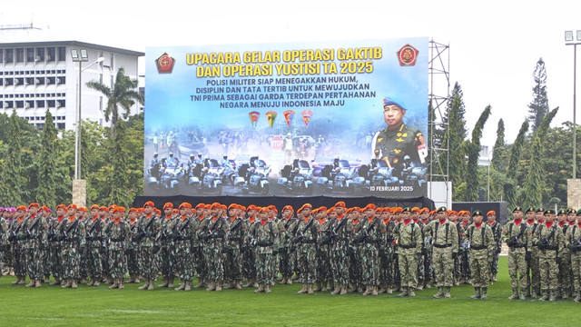 Apel gelar pasukan Operasi Gaktib dan Yustisi 2025 di Mabes TNI, Cilangkap, Jakarta Timur, Senin (10/2/2025). Foto: Jonathan Devin/kumparan