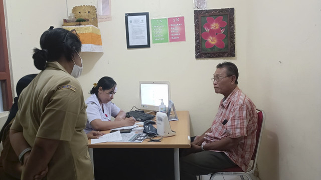 Suasana Pemeriksaan Kesehatan Gratis (PKG) di Puskesmas I Denpasar Utara, Kota Denpasar, Bali, Senin (10/2/2025). Foto: Denita BR Matondang/kumparan