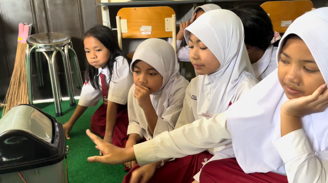 Edukasi Tempat Sampah Berbasis Arduino Untuk Siswa Kelas 4 SD Negeri 02 Oro-Oro Ombo Kota Batu