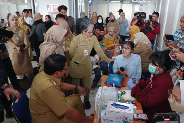 Suasana cek kesehatan gratis di Puskesmas Pandanaran Semarang, Senin (10/2/2025). Foto: Intan Alliva Khansa/kumparan