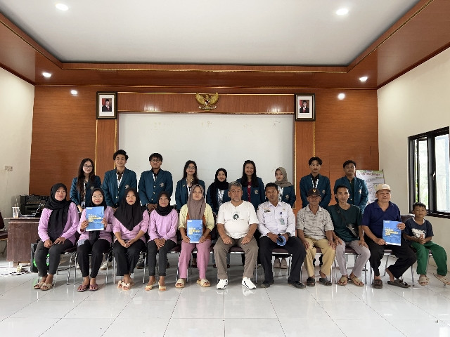 Program Pengembangan UMKM dari mahasiswa KKN Undip bagi pelaku UMKM Desa Juragan (5/2/2025). Source: Nabila Nurhavia