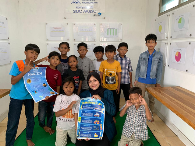 Sesi Foto bersama anak anak Desa Sumyang