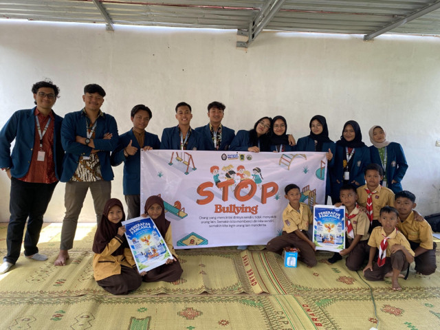 Siswa-siswi Sekolah Dasar Negeri 02 Karangturi, Kecamatan Gantiwarno, Kabupaten Klaten.